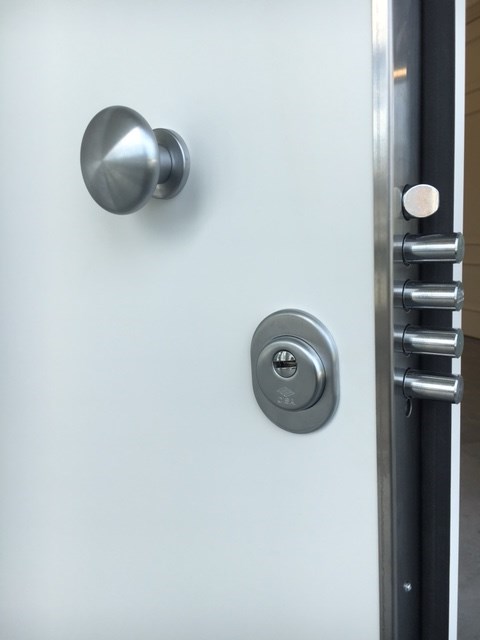 Sluitingen pinnen ingebouwd in Knokke