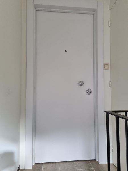 Weber fire and steel deur geplaatst in Lekkerbek